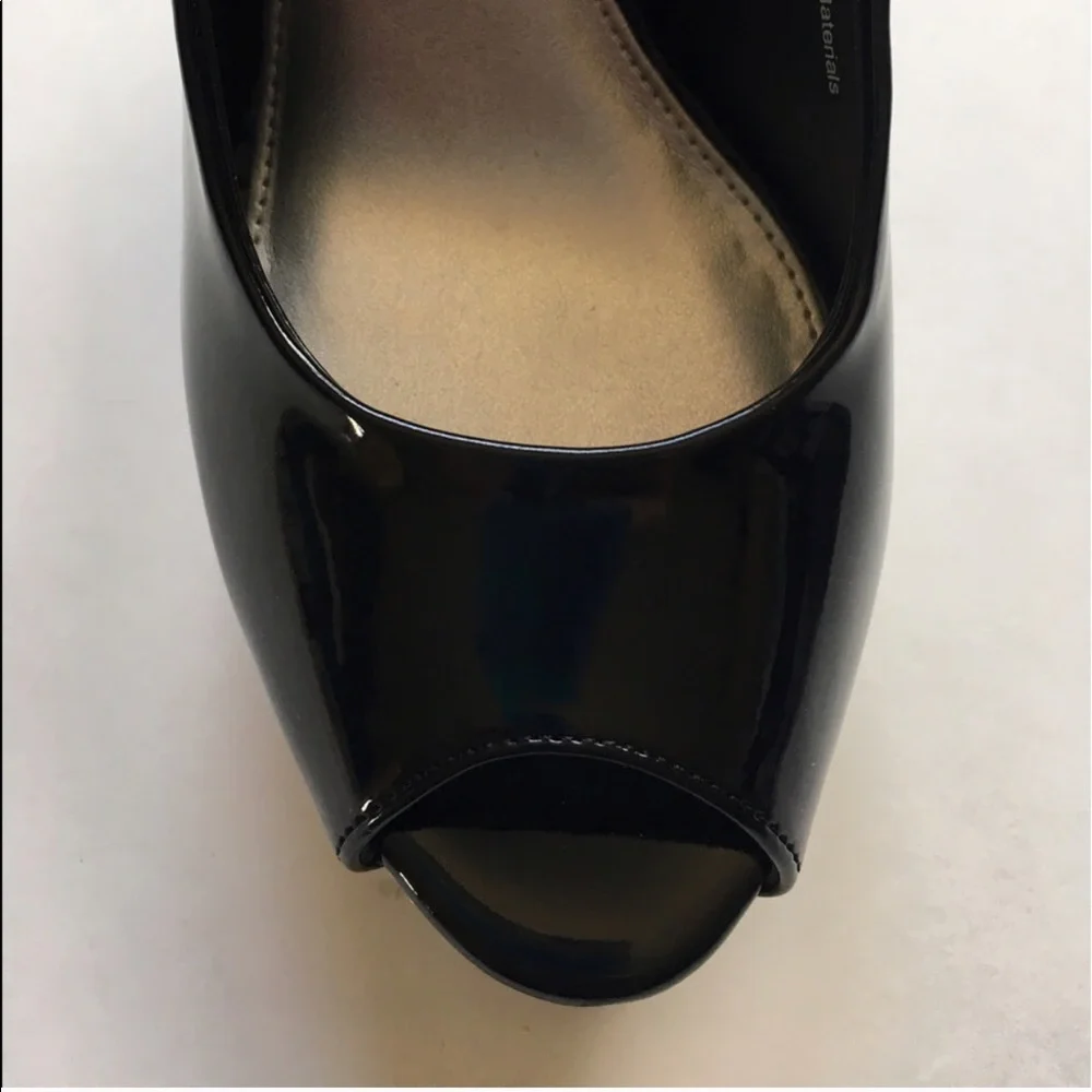 🆕 Audrey Brooke Black & White Wedge